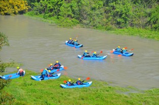 Viajes de Estudios Multiaventura en Granada Actividades Kayak Paddle Surf
